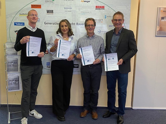 Schulungsteilnehmer der Firma Ottenbruch für die spezielle Schulung zum 'Fachbetrieb KOMFORT barrierefrei'