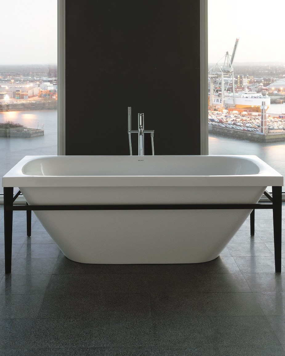 Formschöne Badewanne der Firma Duravit aus der Modellreihe Viu