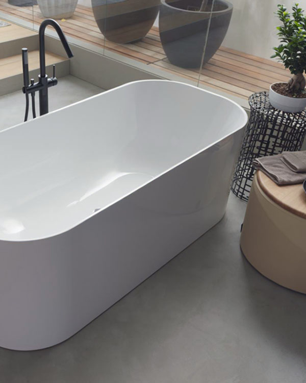 Freistehende Badewanne von GKI, Modell UNO - Modern und filigran