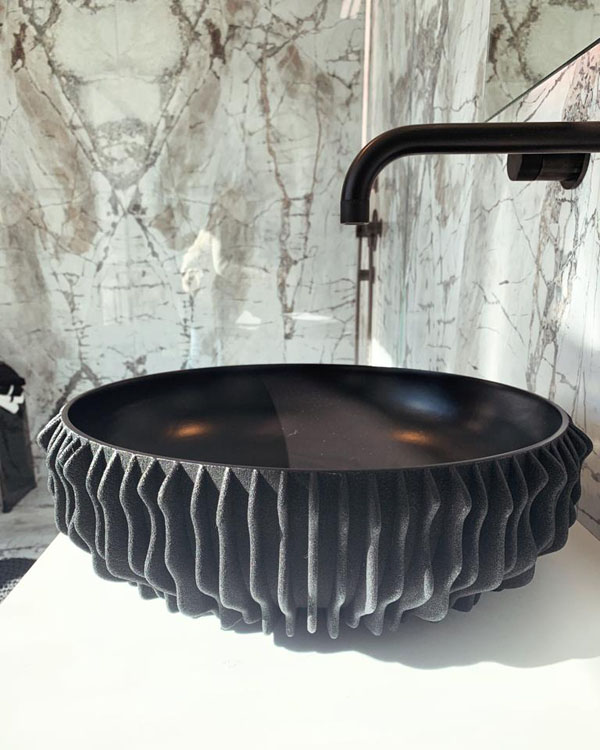 Sandhelden: Schwarzes Aufsatzwaschbecken aus dem 3D-Drucker