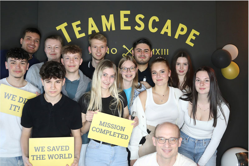 Auszubildende der Firma Ottenbruch mit ihrem Ausbildungsteam bei TeamEscape anlässlich des Azubitags 2024