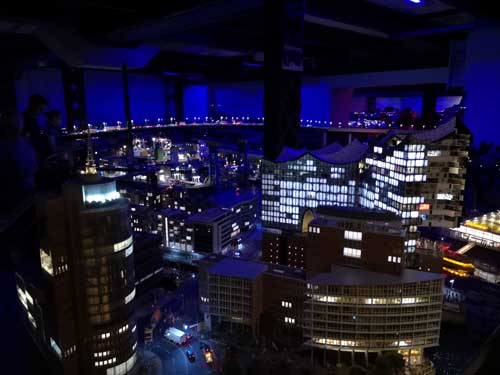 Azubi-Austausch in Hamburg bei der Firma Peter Jensen. Hier das Hamburger Miniatur Wunderland.