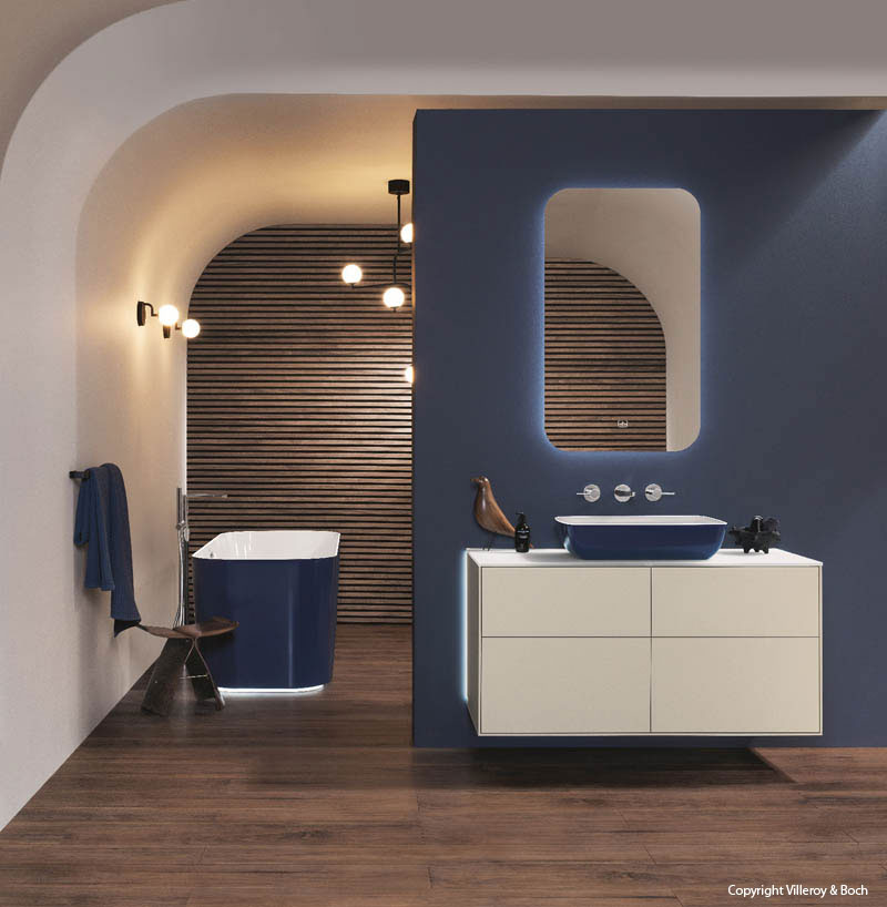 Villeroy & Boch Waschtisch Aufsatzschale blau Unterschrank weiß Wandarmaturen Chrom